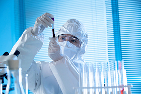 医学专家做科学试