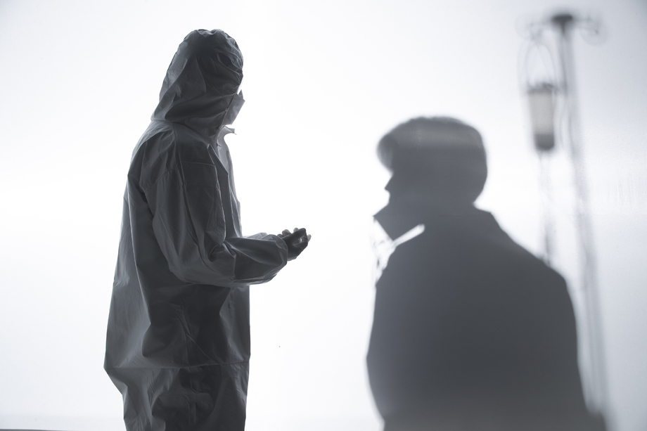 医生和患者在病房 医生和患者在病房