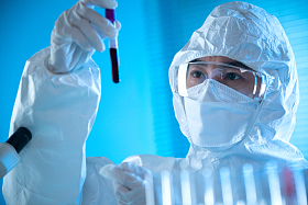 医学专家做科学试验图片