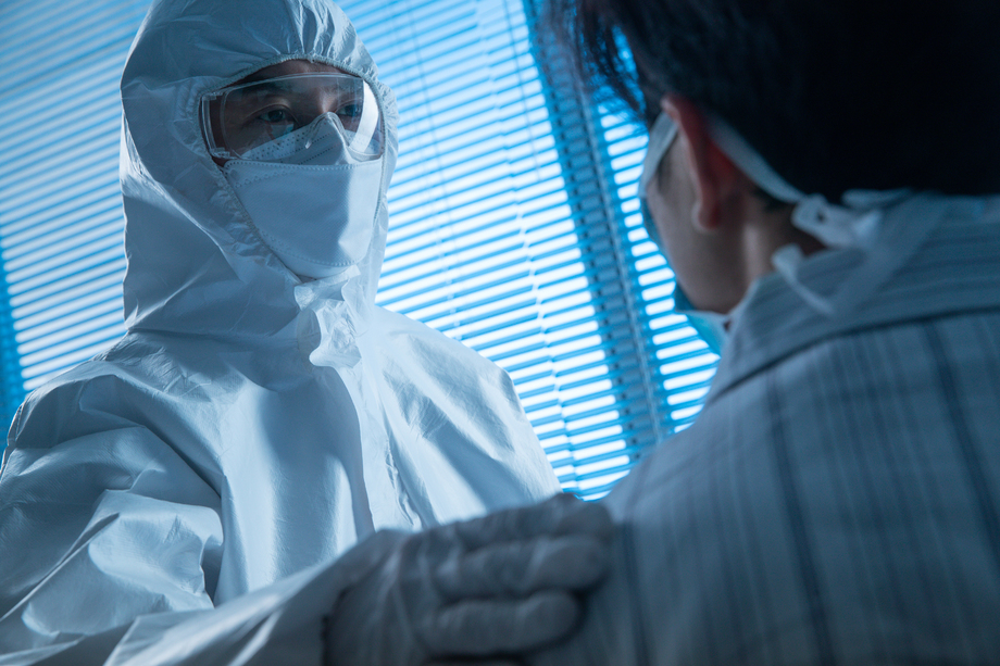 医生和患者在病房 医生和患者在病房