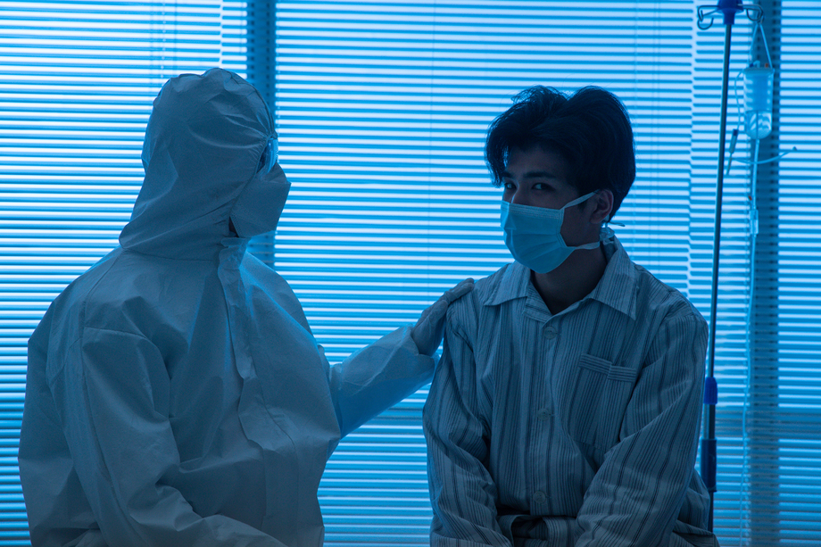 医生和患者在病房里图片