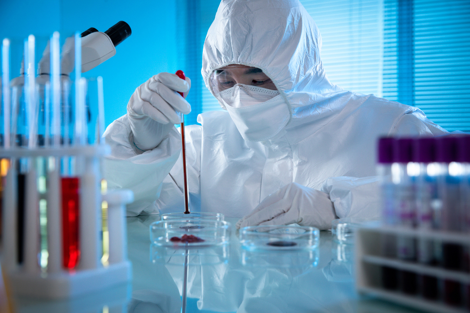 医学专家做科学试验图片