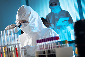 医学专家做科学试