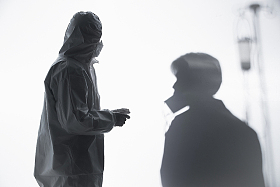 医生和患者在病房