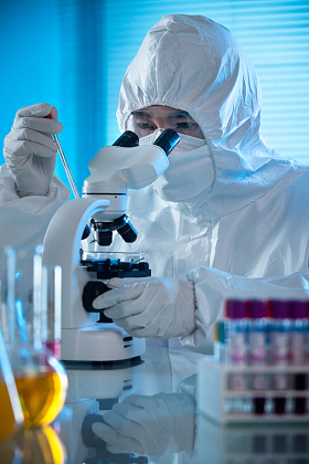 医学专家做科学试