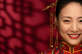 漂亮的中式新娘特写图片