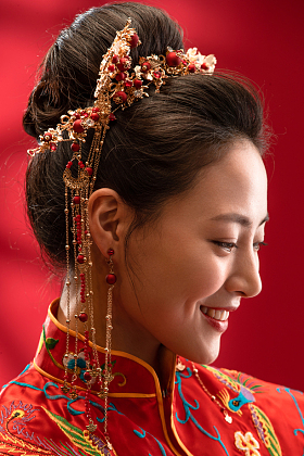 漂亮的中式新娘特写图片