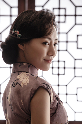 穿旗袍的东方女人
