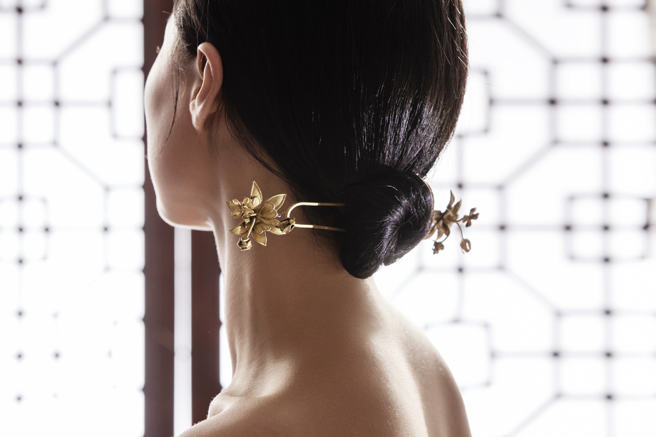 梳着中式发髻的东方女人 梳着中式发髻的东方女人