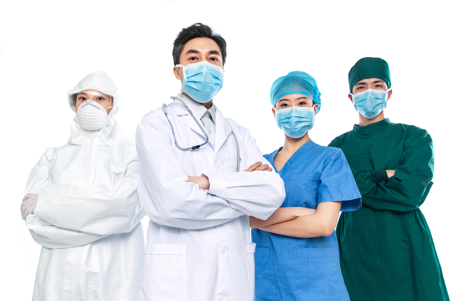 戴着口罩的医务工作者