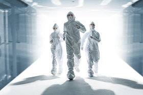 医疗团队奔跑救援