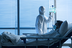 医生和患者在病房