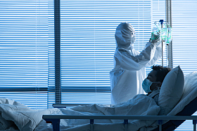 医生和患者在病房里图片