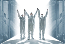 穿防护服的医疗团队