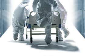 医生抢救患者图片