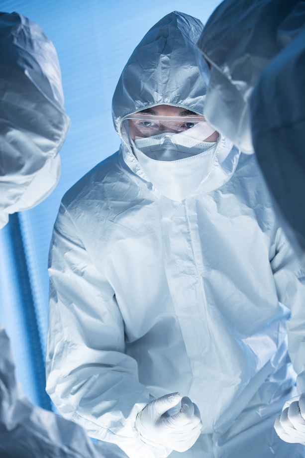 工作中的医务工作者