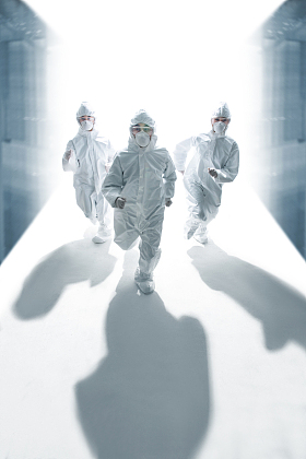 医疗团队奔跑救援