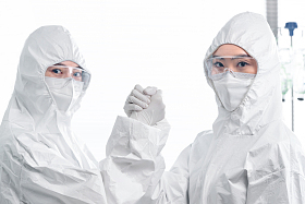 医疗团队做加油鼓励手势照片