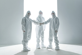 医疗团队做加油鼓励手势图片