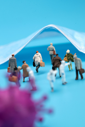 医务工作者抵抗病毒保护人群图片