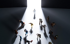 医务工作者和人群逆