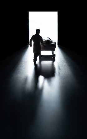 医生抢救患者照片