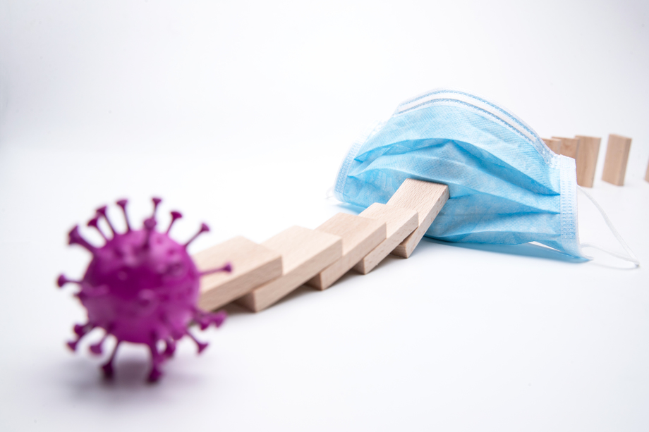 病毒多米诺骨牌和医用外科口罩 病毒多米诺骨牌和医用外科口罩