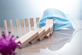 病毒多米诺骨牌和医用外科口罩