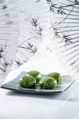 油纸伞和青团图片