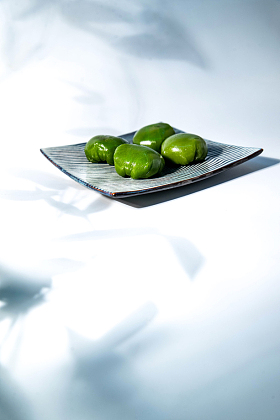 竹叶影子和四个青团图片