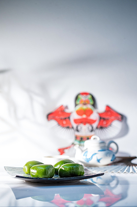 青团风筝和茶具