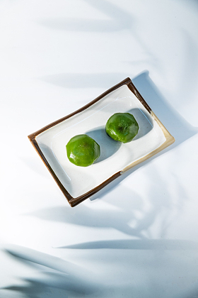 竹叶影子和两个青团