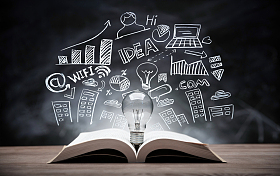 黑板画和打开的书和灯泡