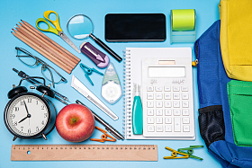 书包里的学习用品展示图片