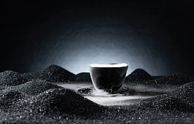 烟雾缭绕下的茶杯照片