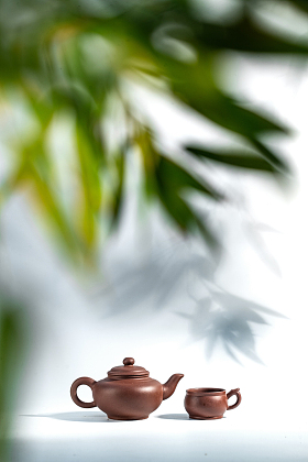 竹叶下的茶壶