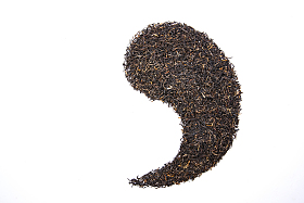 茶叶组成的太极图案照片