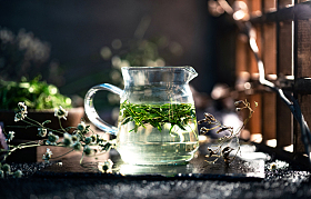 一杯绿茶图片