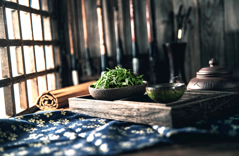 茶盘里的茶叶照片