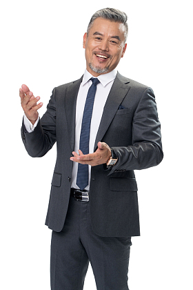 自信的商务中老年男士图片