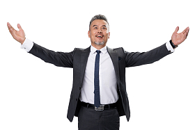 自信的商务中老年男士张开手