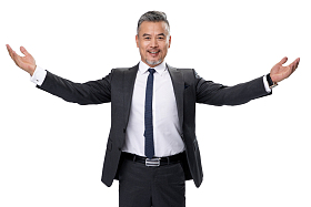 自信的商务中老年男士张开手