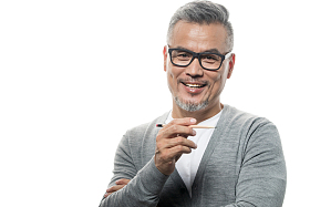 拿着铅笔的资深设计师肖像