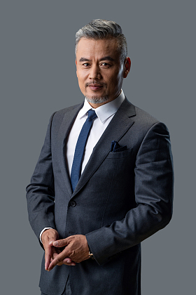 自信的商务男士图片