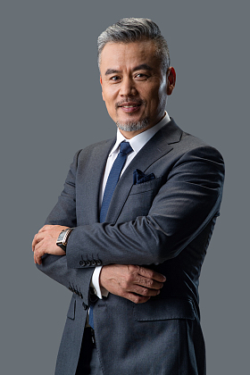 自信的商务男士图片