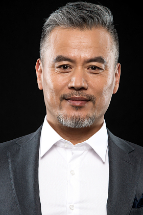 自信的商务男士肖像