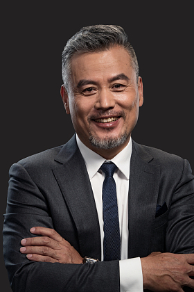 自信的商务男士图片