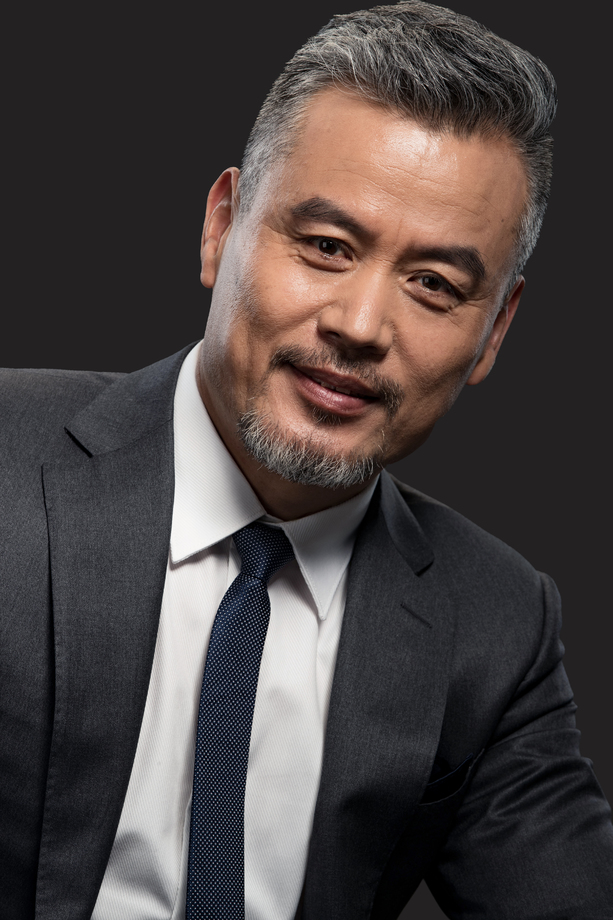 自信的商务男士肖像图片