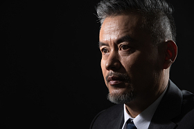 严肃的商务中老年男士