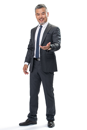 自信的商务中老年男士图片